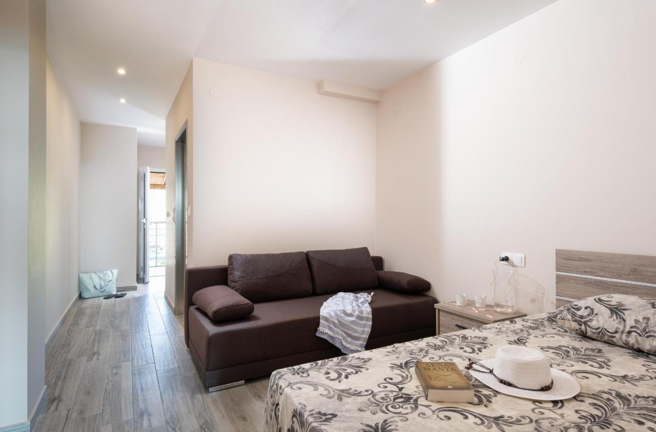 Sunset Studios - Suites With Seaview & Back Side Apartements Тороні Екстер'єр фото