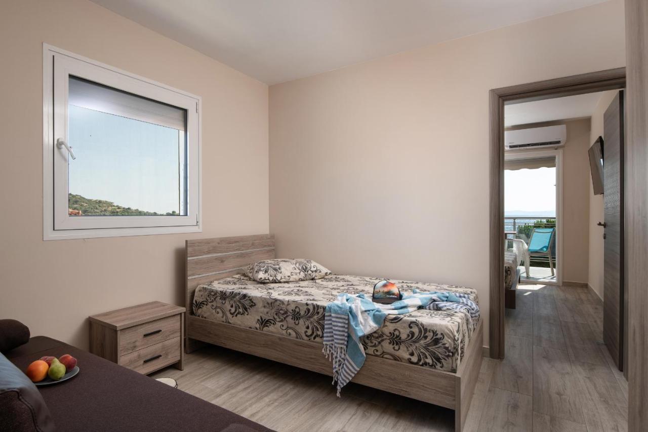 Sunset Studios - Suites With Seaview & Back Side Apartements Тороні Екстер'єр фото