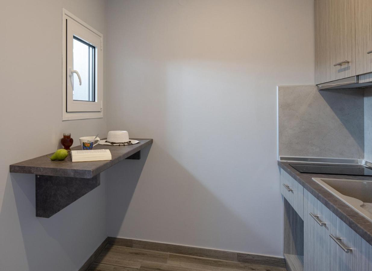 Sunset Studios - Suites With Seaview & Back Side Apartements Тороні Екстер'єр фото