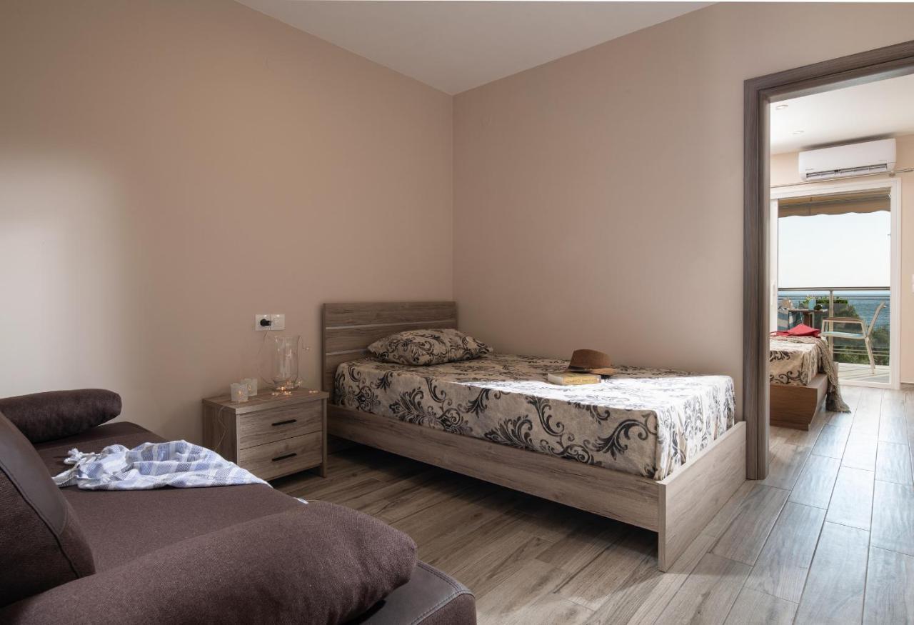 Sunset Studios - Suites With Seaview & Back Side Apartements Тороні Екстер'єр фото