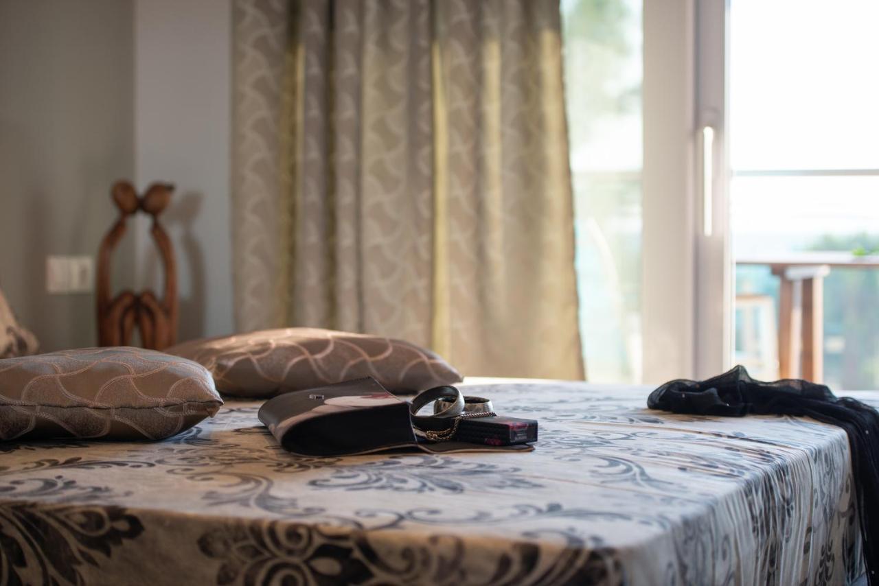Sunset Studios - Suites With Seaview & Back Side Apartements Тороні Екстер'єр фото