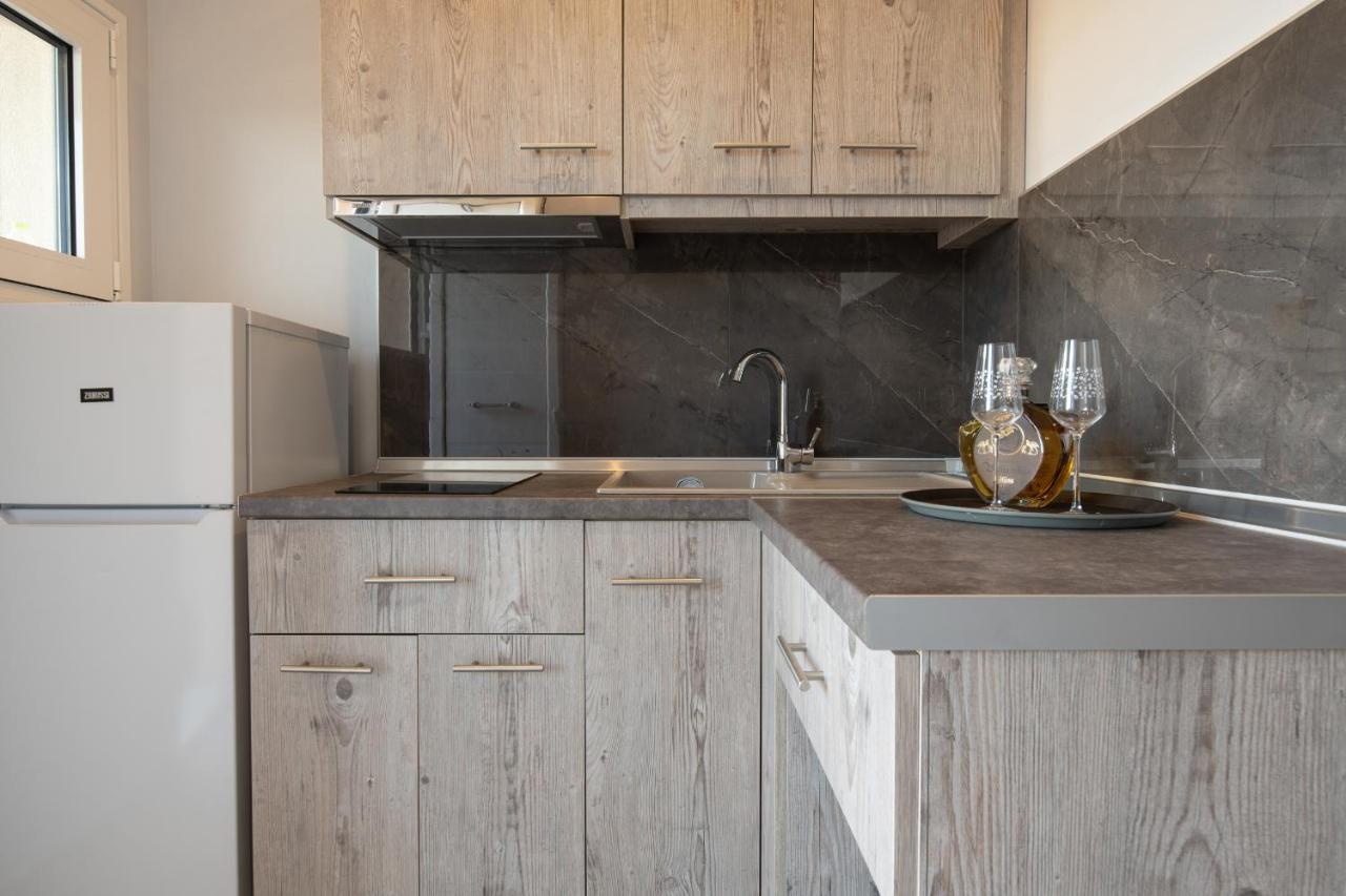 Sunset Studios - Suites With Seaview & Back Side Apartements Тороні Екстер'єр фото