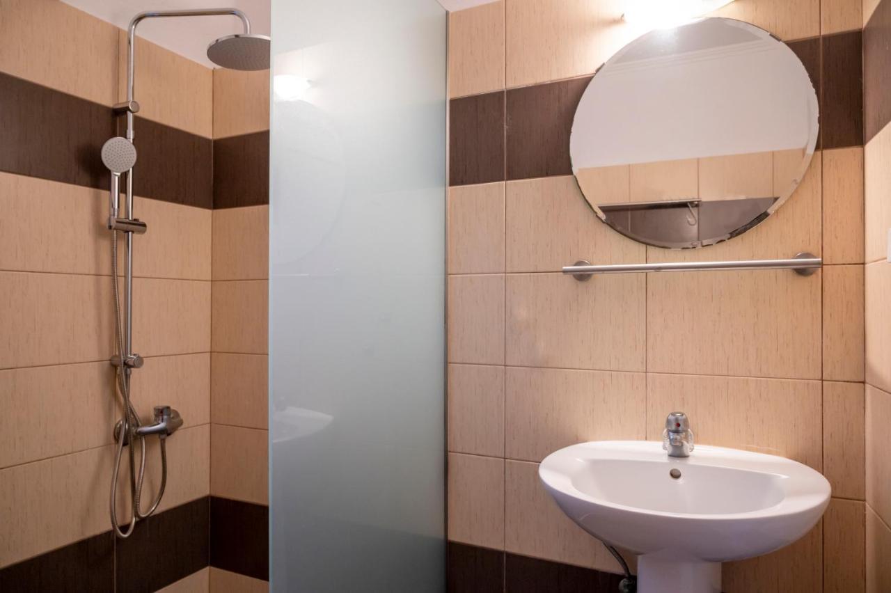 Sunset Studios - Suites With Seaview & Back Side Apartements Тороні Екстер'єр фото