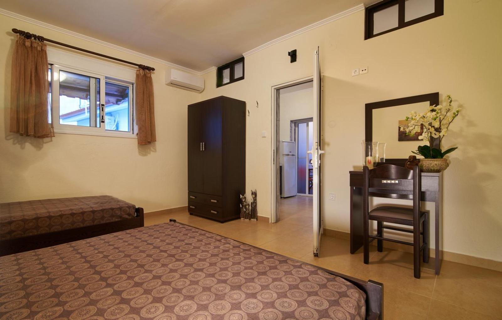 Sunset Studios - Suites With Seaview & Back Side Apartements Тороні Екстер'єр фото