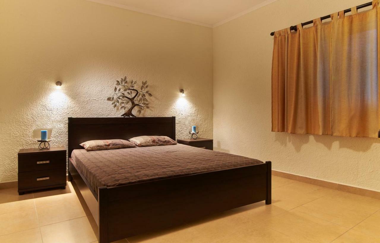 Sunset Studios - Suites With Seaview & Back Side Apartements Тороні Екстер'єр фото